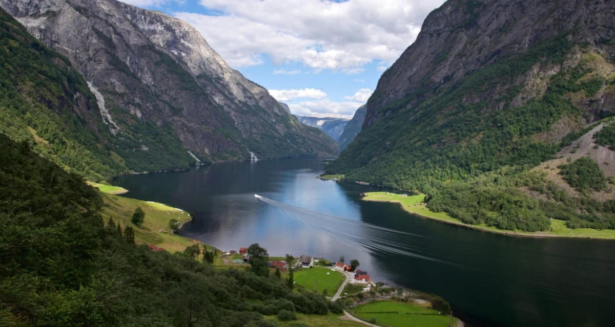 Tierras de Noruega con Hurtigruten
