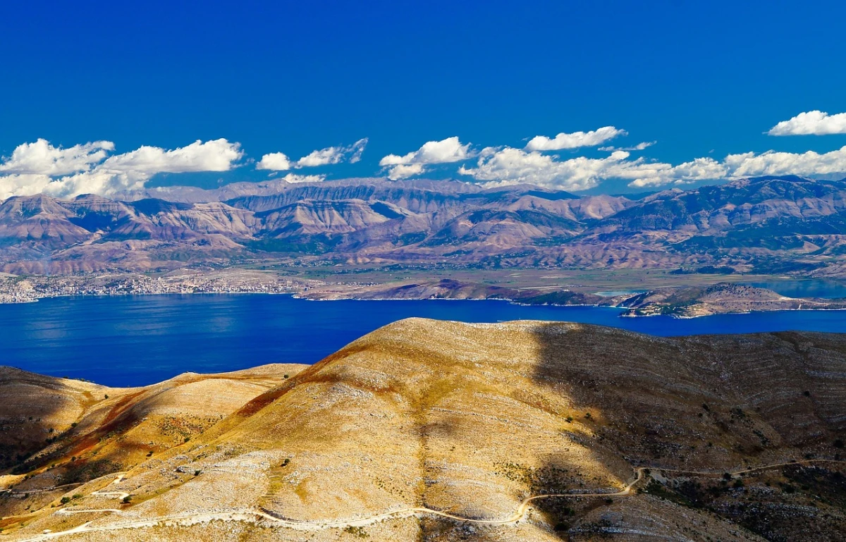 Albania y Corfú